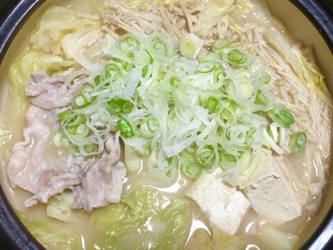 山盛りネギだく豚キャベ豆腐えのきの味噌豚骨白色鍋♡